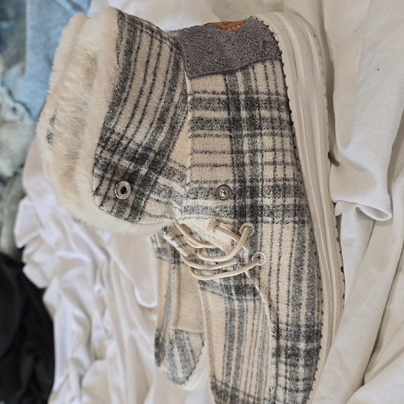 Hey Dude Wendy Fold Plaid - Picture 5 of 6